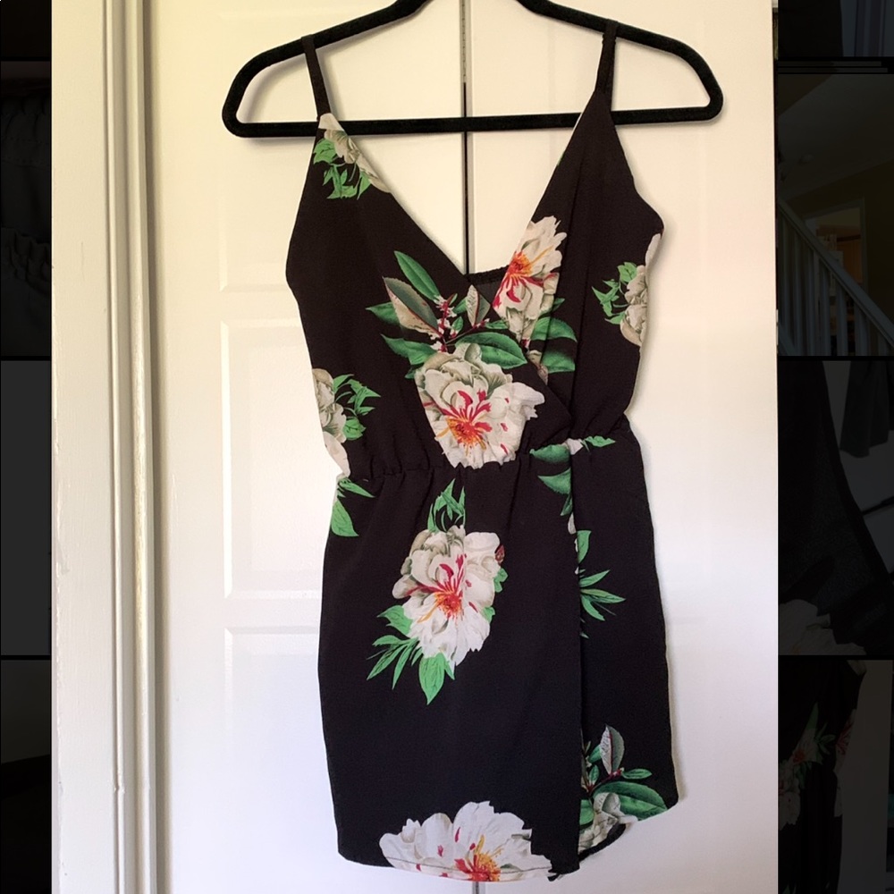 Low cut Floral Tropical Romper XS/S